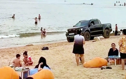 Ngang nhiên lái xe gây náo loạn bãi biển: Khi ý thức pháp luật bị xem nhẹ