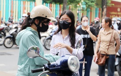 Thi vào lớp 10 Hà Nội: Mẹ đi gần 10 đền, chùa cầu may cho con