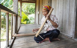 Người giữ hồn đàn Chư ra bon giữa đại ngàn Hà Tĩnh