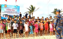 Hội LHPN đặc khu Lý Sơn: Huấn luyện bơi an toàn cho trẻ em