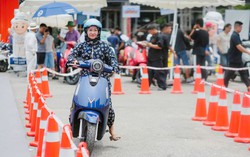 Người Hà Nội rộn ràng đổi xe xăng lấy xe máy điện, nhiều khách hàng “lên đời không cần lái thử”