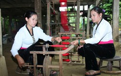 Chiếc điện thoại thông minh đưa bản làng khởi sắc