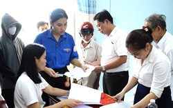 Phú Bài (Huế) tổ chức trả kết quả thủ tục hành chính lưu động cho người dân
