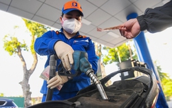 Giá xăng giảm lần thứ 2 trong tuần