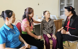 Nữ trưởng thôn là hòa giải viên đi "nối những bờ vui"