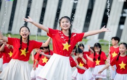 50 em nhỏ hát "Vút bay lên Việt Nam" mừng 80 năm Quốc khánh 2/9