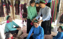 Gắn kết các thế hệ qua trang phục dân tộc truyền thống