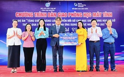 Bàn giao 35 bộ máy tính trị giá hơn 850 triệu đồng cho Trường THCS Quang Vinh