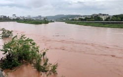 Lào Cai: Lũ trên sông Hồng lên trên mức báo động 2, cảnh báo nguy cơ ngập lụt
