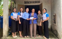 Hội LHPN tỉnh Hà Tĩnh thăm hỏi gia đình hội viên chịu ảnh hưởng nặng nề do bão số 5