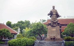 Đền thờ, Tượng đài Lý Thường Kiệt bên dòng Như Nguyệt lịch sử