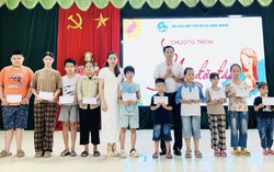 Hưng Yên: Hội LHPN xã Hồng Quang trao kinh phí đỡ đầu 64 trẻ em mồ côi trước thềm năm học mới