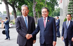 Chủ tịch Quốc hội hội đàm với Ủy viên trưởng Nhân đại toàn quốc Trung Quốc