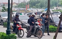Xe ôm "chặt chém" khách ở Trung tâm triển lãm Quốc gia