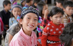 "Áo ấm cho em" mang yêu thương đến với học sinh vùng cao 
