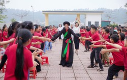 Nghệ sĩ sẵn sàng lên bục giảng, nhà trường lo "bí" kinh phí