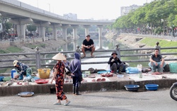 Thực trạng hạ tầng ven sông Tô Lịch trước khi được chỉnh trang