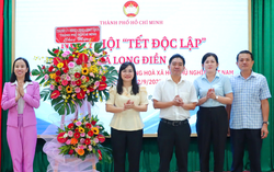 TPHCM: Hơn 6.000 phần quà, học bổng được trao trong "Ngày hội non sông - Dân tộc kết đoàn"