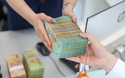 Từ 1/11, chuyển tiền từ 500 triệu đồng và 1.000 USD trở lên phải báo cáo
