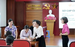 Quảng Ninh: Tập huấn kỹ năng làm cha mẹ cho cán bộ y tế cơ sở