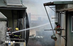 Hà Nội: Nhanh chóng dập tắt đám cháy, giải cứu 6 người trong một gia đình