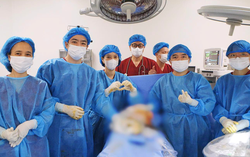 Cứu sống thai nhi tràn dịch màng phổi ngay trong bụng mẹ