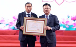 Huấn luyện viên Mai Đức Chung được trao tặng danh hiệu Anh hùng Lao động