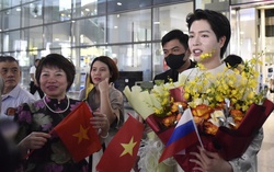 Đức Phúc về nước trong vòng tay người hâm mộ sau chiến thắng Intervision 2025