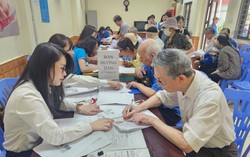 Hà Nội đề xuất chi gần 19 tỷ đồng hỗ trợ phí giao dịch khi chi trả an sinh xã hội