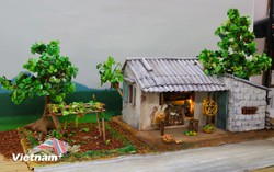 Cô gái 9X “biến” tiệm tạp hóa làng quê thành chiếc bánh Trung Thu độc đáo