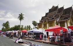 Khám phá 500 gian hàng ở chợ đêm Luang Prabang