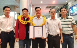 Thưởng "nóng" vận động viên Lại Lý Huynh vô địch cờ tướng thế giới