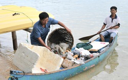 Nhặt một túi rác - giữ một đại dương xanh