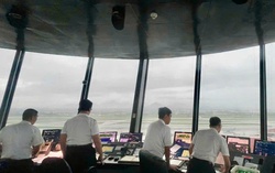 Mưa dông kéo dài: 90 chuyến bay phải chờ hạ cánh, chuyển hướng ở Sân bay Nội Bài 