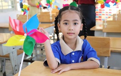 TPHCM: Hoa trong lễ khai giảng chuyển thành hỗ trợ đồng bào bão lụt, học sinh khó khăn