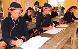 Khi chồng không chấp nhận vợ học chữ