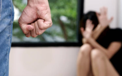 1 giờ sau khi có quyết định, Công an xã phải giám sát người gây bạo lực gia đình
