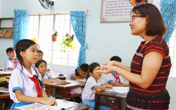Cô gái người Chơ ro vượt định kiến, vươn tới ước mơ đứng trên bục giảng 