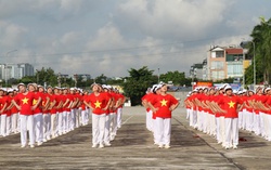 Gần 1.000 người cao tuổi đồng diễn dưỡng sinh, dân vũ