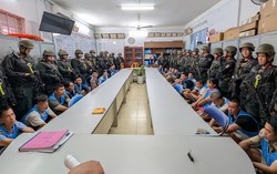 Triệt phá đường dây đưa người xuất nhập cảnh trái phép sang Campuchia, bắt 41 đối tượng