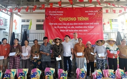 Khánh Hòa: Ấm lòng những suất quà nghĩa tình dành cho người dân làng cổ Hà Liên