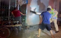 Cảnh sát giao thông Nghệ An kịp thời phá cửa cứu 11 người trong vụ cháy nhà lúc rạng sáng