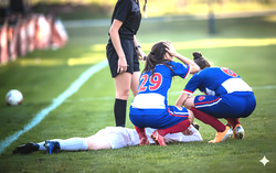 Vận động viên nữ chấn thương trong kỳ kinh nguyệt sẽ lâu phục hồi