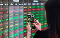 VN-Index áp sát 1.900 điểm: Trụ kéo chỉ số, thị trường vẫn phân hóa mạnh