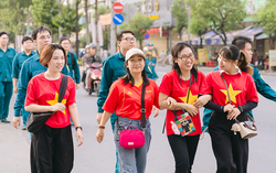 TPHCM: Gần 1,7 tỷ đồng từ chương trình đi bộ chăm lo Tết cho người yếu thế