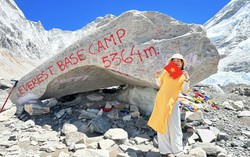 Cô gái mồ côi cha mẹ bước qua nỗi đau và chọn sống không gục ngã