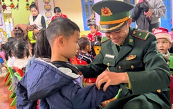 Ra mắt mô hình "Bố mẹ đỡ đầu kết nối yêu thương” ở biên giới Điện Biên