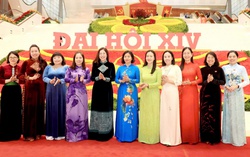 Hình ảnh các nữ đại biểu tại ngày làm việc thứ 3 của Đại hội Đảng XIV