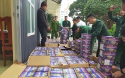 Thanh Hóa: Bắt giữ người Lào vận chuyển trái phép hơn 1 tấn pháo hoa nổ vào Việt Nam