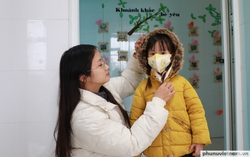 Rét đậm, rét hại, học sinh "quấn kén" đến trường